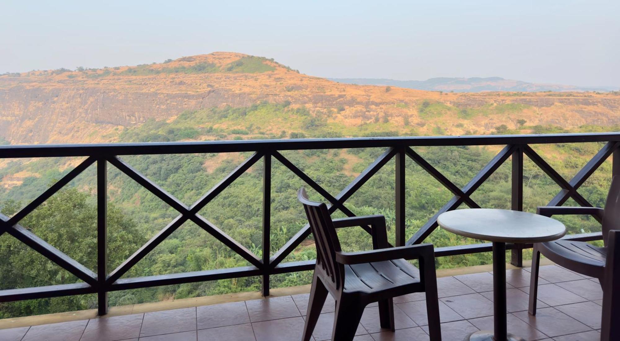 Upper Deck Resort - Stay And Relax At The Highest Peak 로나발라 외부 사진