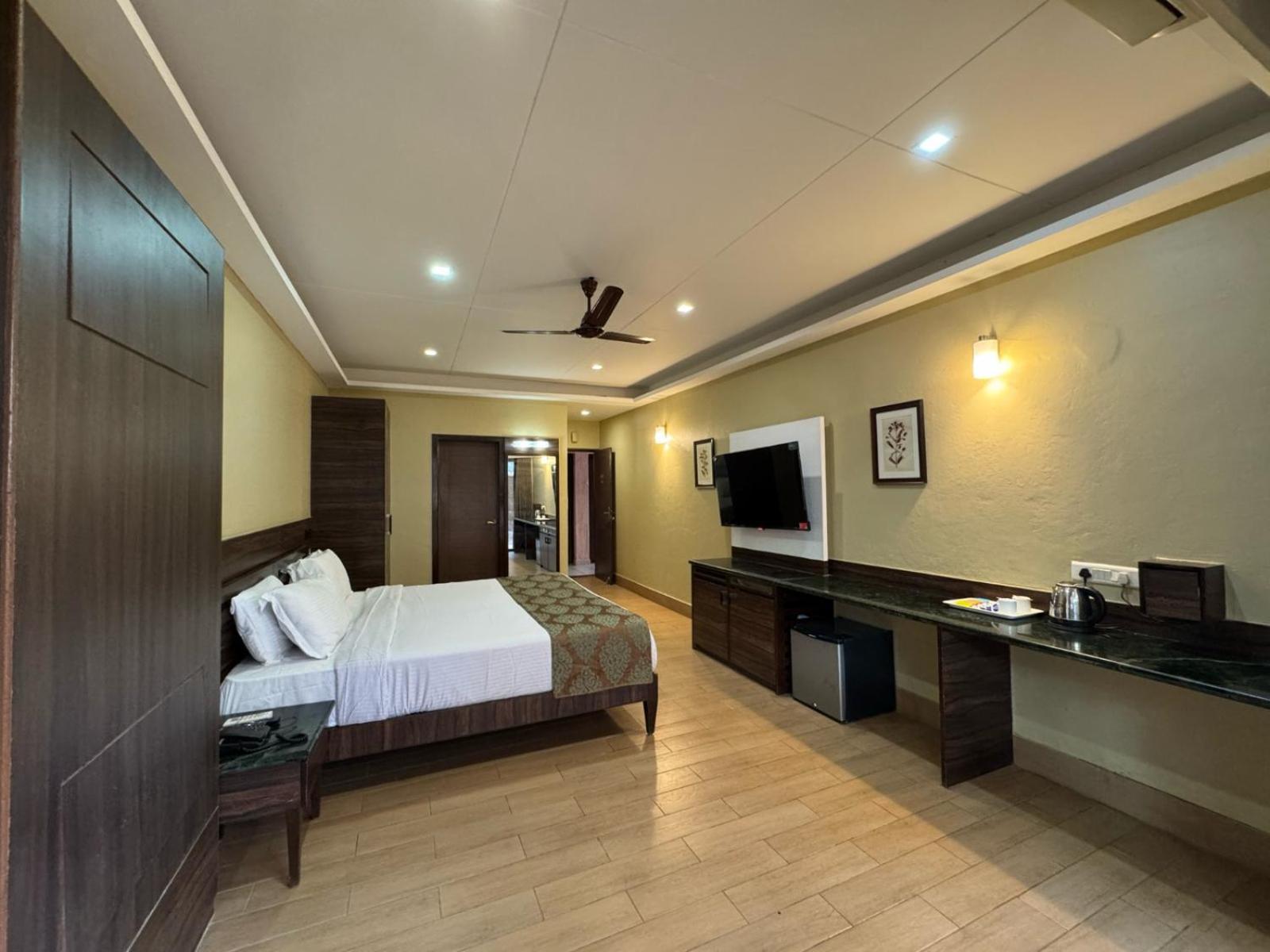 Upper Deck Resort - Stay And Relax At The Highest Peak 로나발라 외부 사진