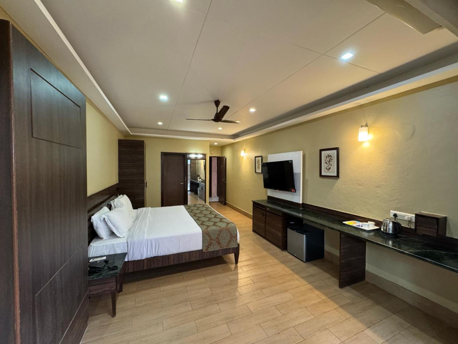 Upper Deck Resort - Stay And Relax At The Highest Peak 로나발라 외부 사진