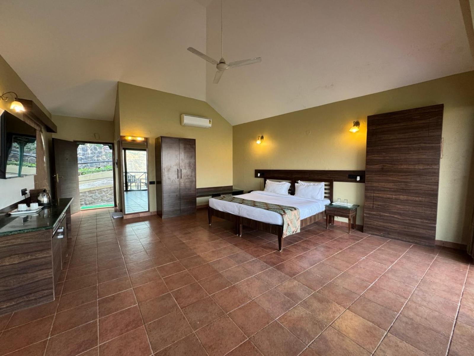 Upper Deck Resort - Stay And Relax At The Highest Peak 로나발라 외부 사진
