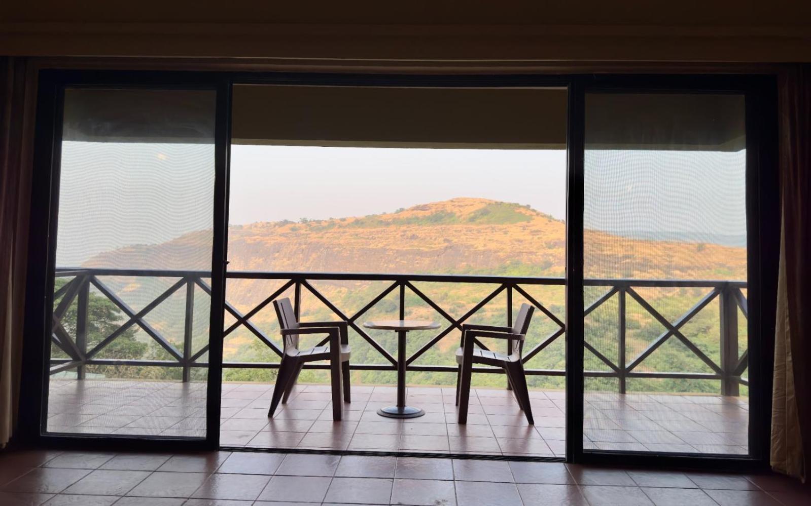 Upper Deck Resort - Stay And Relax At The Highest Peak 로나발라 외부 사진
