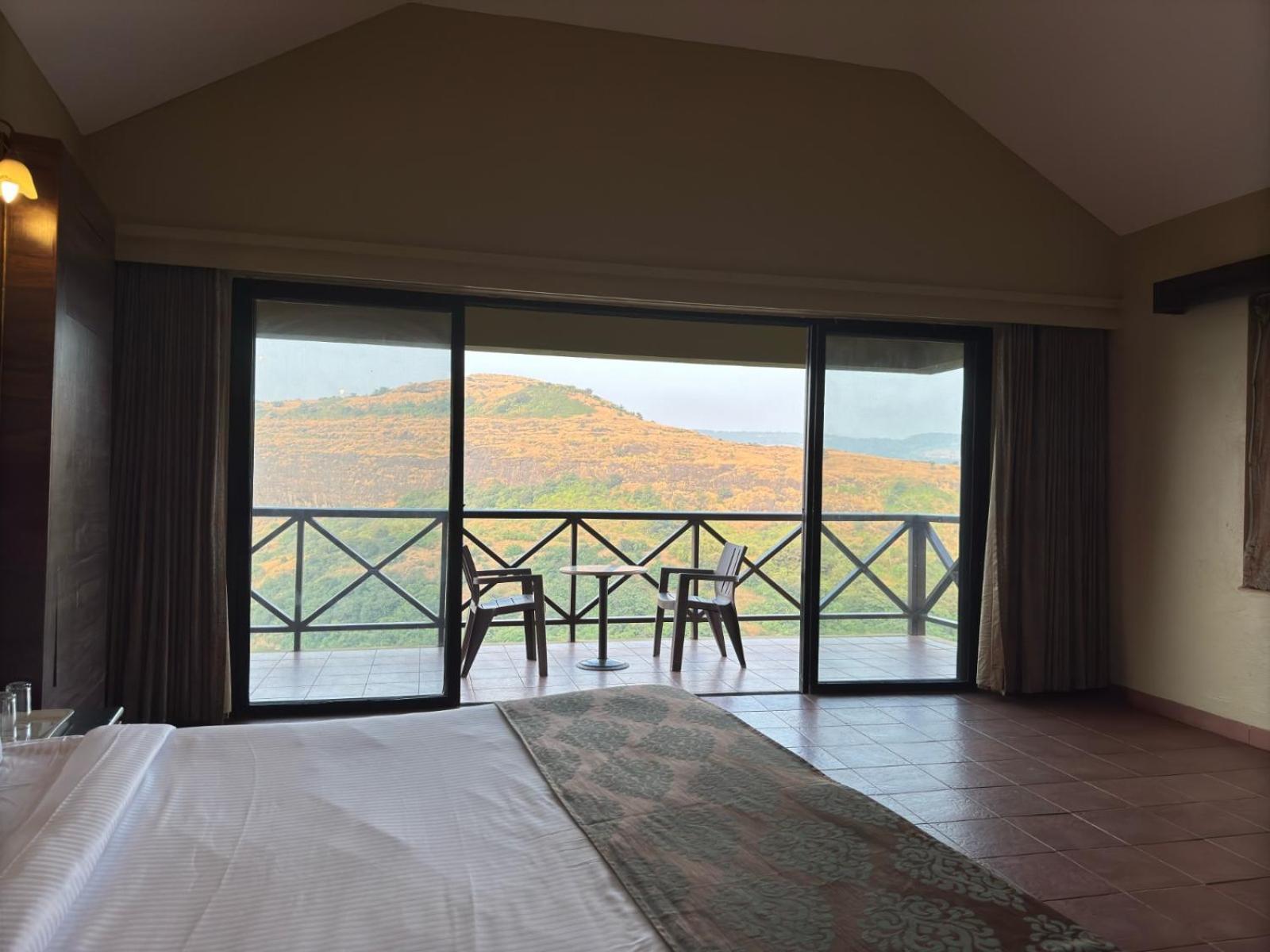 Upper Deck Resort - Stay And Relax At The Highest Peak 로나발라 외부 사진