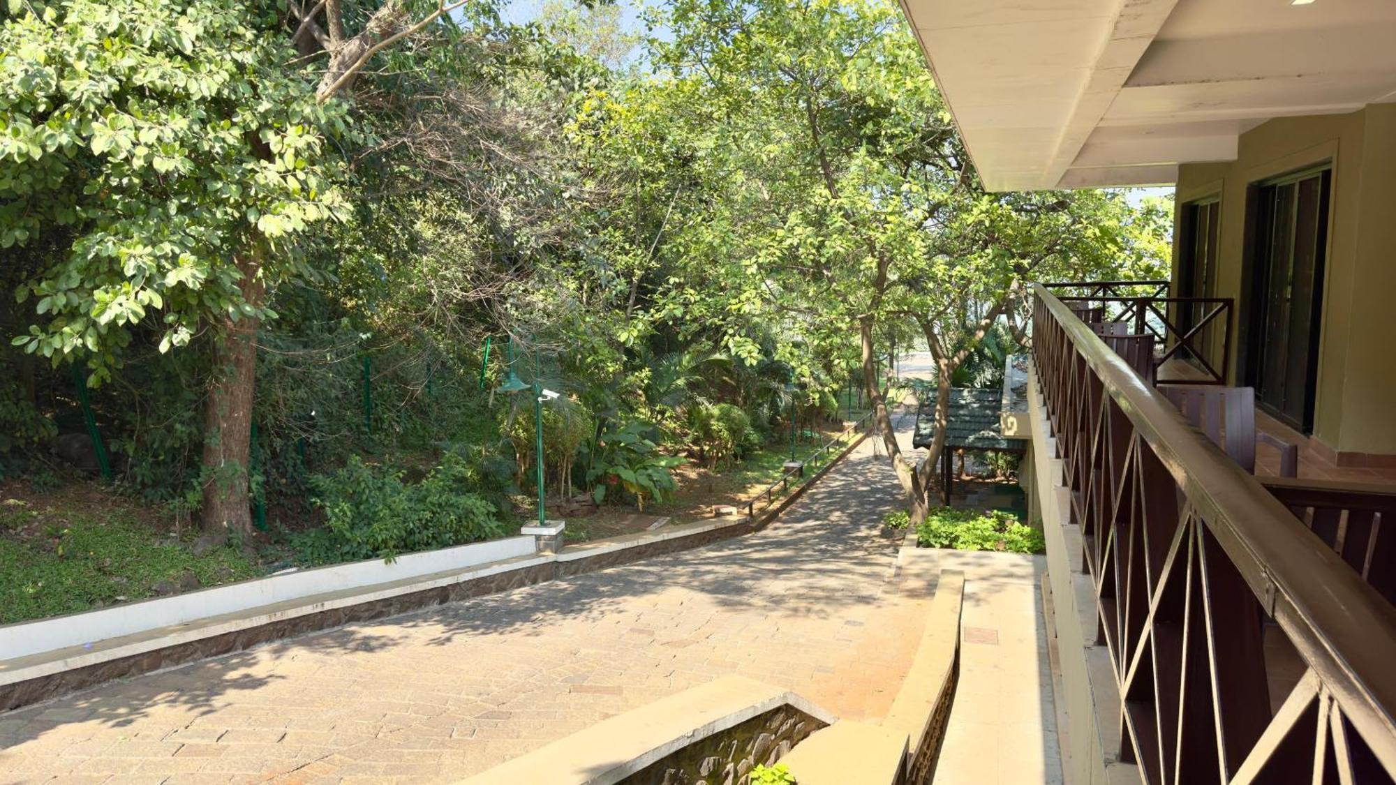 Upper Deck Resort - Stay And Relax At The Highest Peak 로나발라 외부 사진