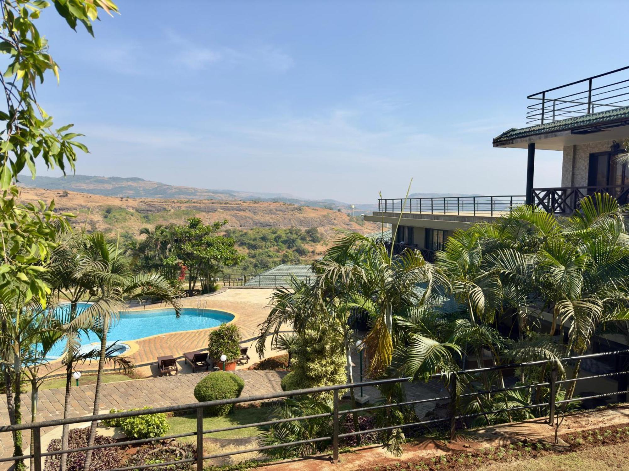 Upper Deck Resort - Stay And Relax At The Highest Peak 로나발라 외부 사진