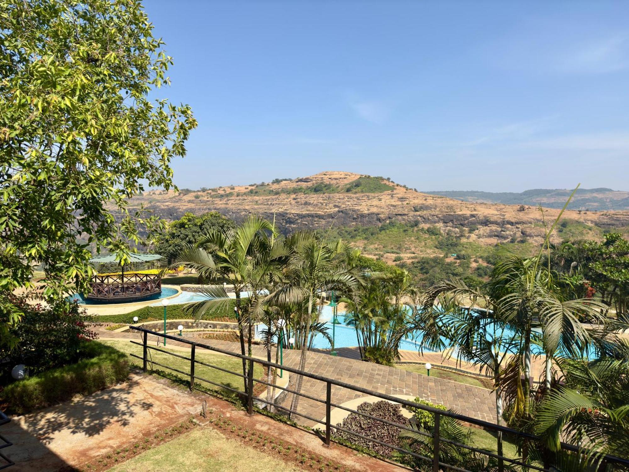 Upper Deck Resort - Stay And Relax At The Highest Peak 로나발라 외부 사진