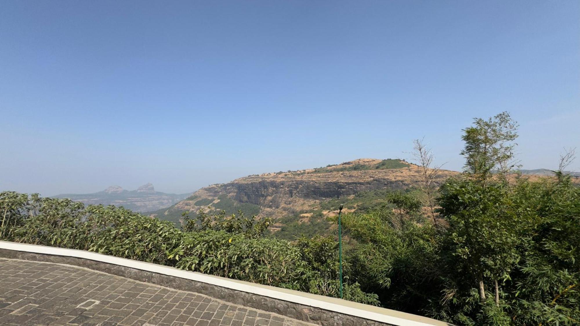 Upper Deck Resort - Stay And Relax At The Highest Peak 로나발라 외부 사진