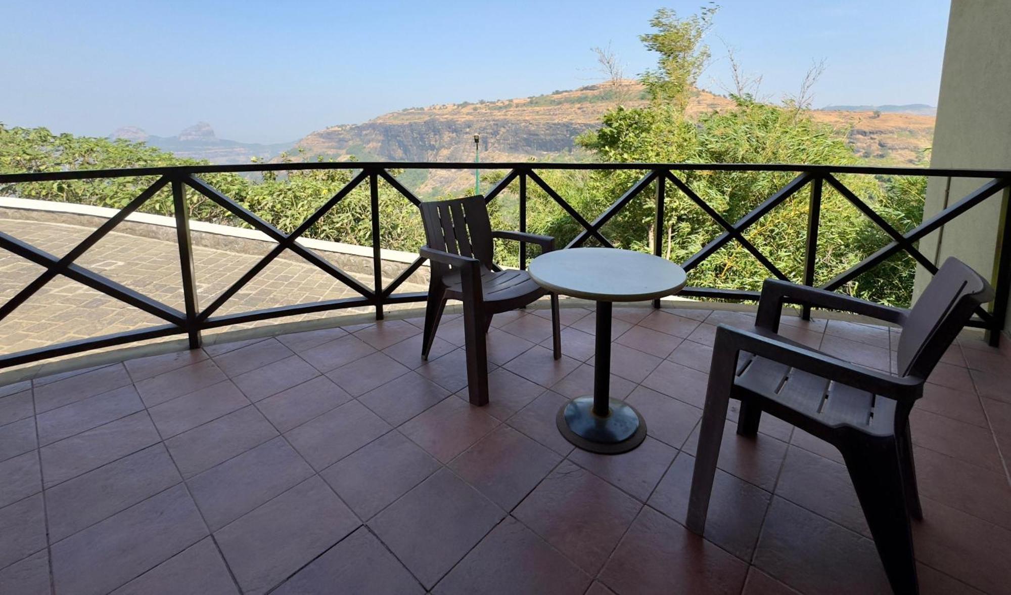 Upper Deck Resort - Stay And Relax At The Highest Peak 로나발라 외부 사진