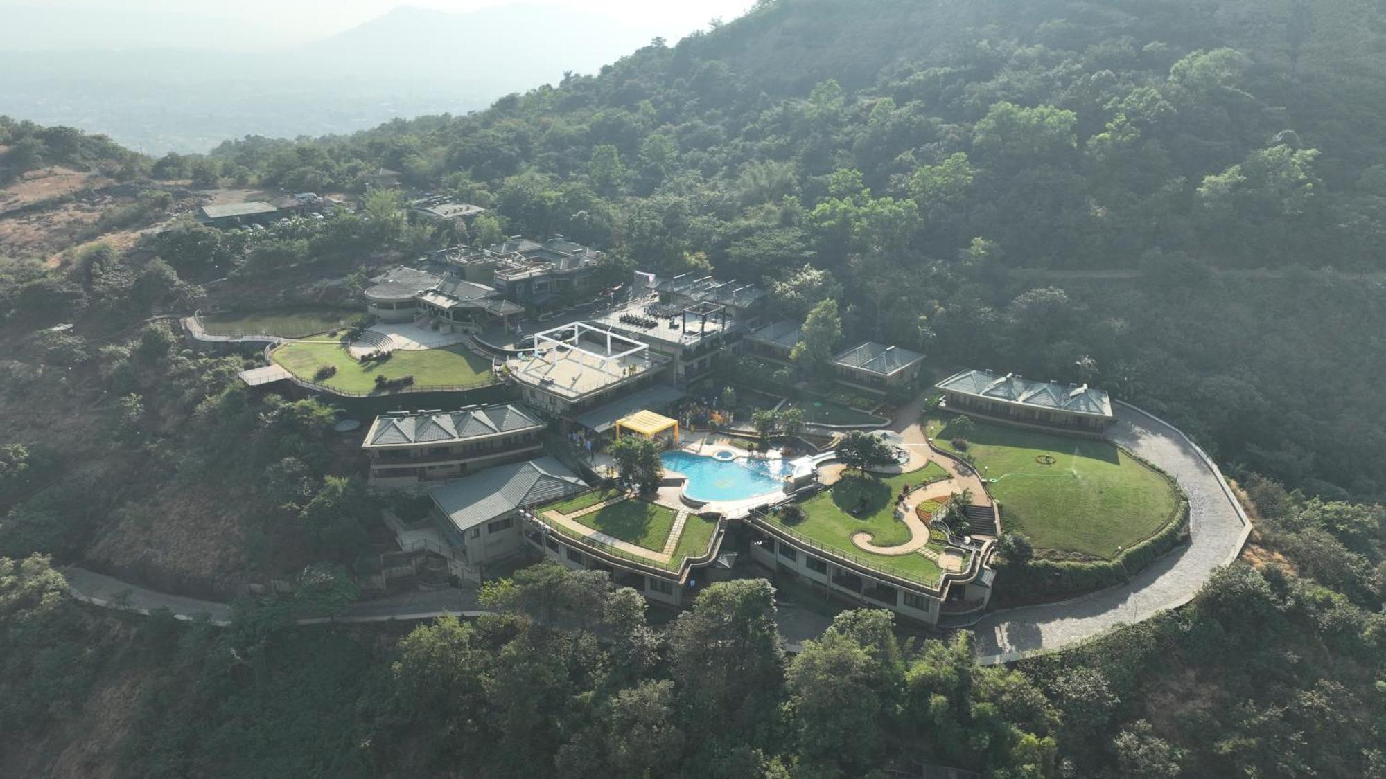 Upper Deck Resort - Stay And Relax At The Highest Peak 로나발라 외부 사진